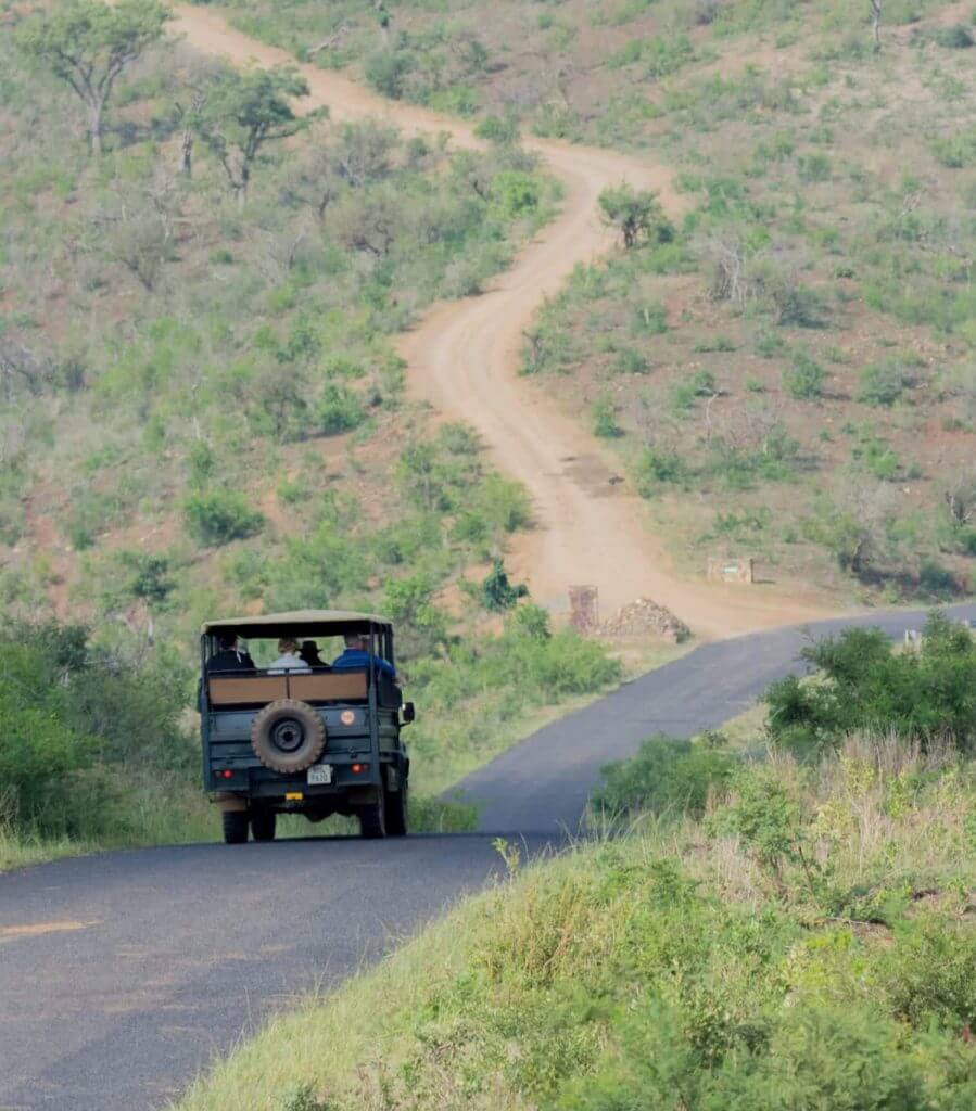 Jeep in de bergen van Drakensberg